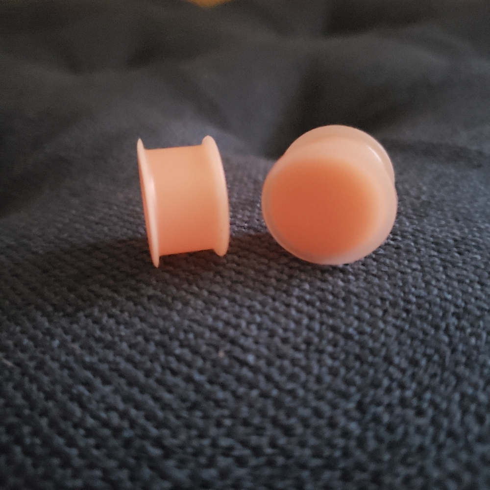 Nude Plugs